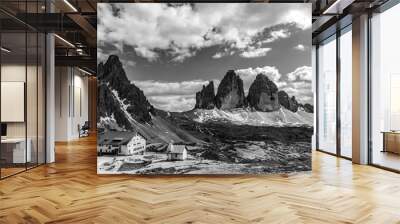 Bergpanorama auf die Drei Zinnen in den Dolomiten Wall mural