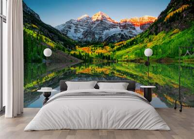 Sunrise at Maroon bells lake Wall mural