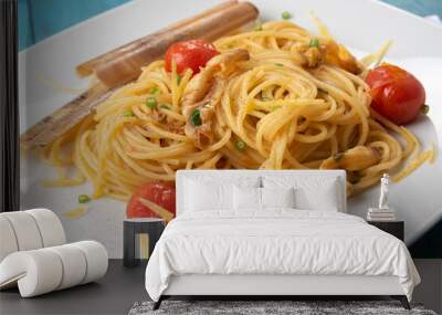 Deliziosi spaghetti ai cannolicchi, tradizionale cucina Italiana di mare Wall mural