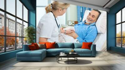 doctor or nurse talking to patient in hospital Wall mural