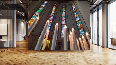 Candele accese all'interno di una cattedrale in Italia Wall mural