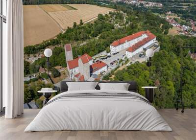 Luftbild Schloß Hirschberg bei Beilngries im Naturpark Altmühltal, Bayern, Deutschland bei Sonne im Sommer Wall mural