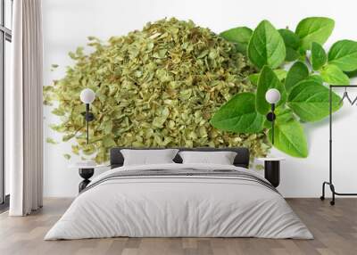 dried oreagon flakes with fresh oregano leaves isolated on white background Wall mural