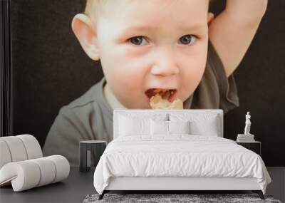 child eating icecream Wall mural