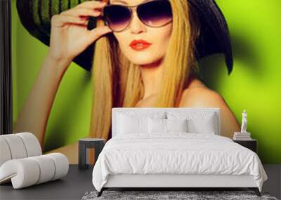 green girl Wall mural