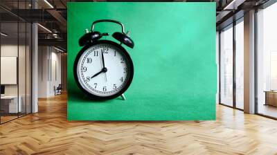 8:00 o'clock, alarm clock isolated on green background Wall mural