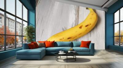 Single organic banana close up Wall mural