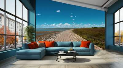 Weiter Blick auf den Nationalpark Wattenmeer in Friesland, Niedersachsen am Jadebusen, Weg am Meer und Salzwiesen unter sommerlichem blauen Himmel Wall mural