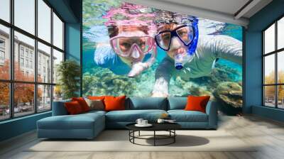 Couple snorkeling Wall mural