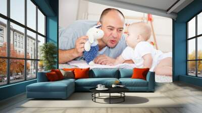 Vater mit Baby Wall mural