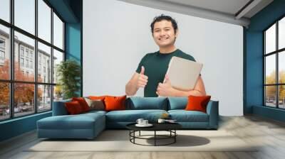 joven hispano mexicano de cabello chino con laptop Wall mural