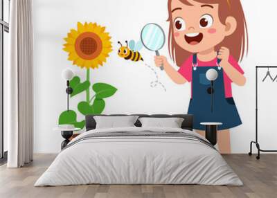 little kid use magnifying glass to observe bee Wall mural