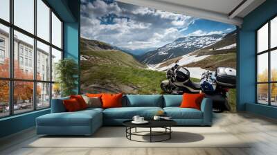 viaje en moto por los alpes Wall mural