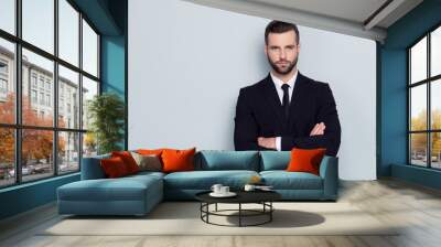 People leadership profession official concept. Portrait of serious concentrated focused confident severe handsome expert experienced qualified instructor with crossed arms isolated on gray background Wall mural