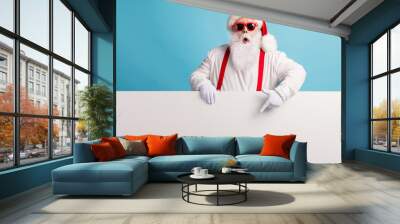 Portrait of his he nice attractive funky amazed wondered white-haired Santa demonstrating copy space board advert ad look idea solution isolated over bright vivid shine vibrant blue color background Wall mural