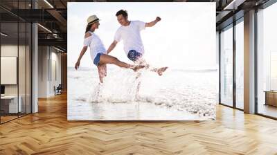 Splashing couple Wall mural