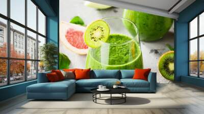 Healthy green smoothie with spinach, kiwi and apple juice in glasses Wall mural