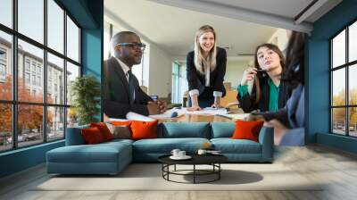 Strong business woman speaker leading a meeting with young diverse group  Wall mural