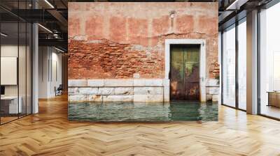 Tür zu einem Kanal in Venedig Wall mural