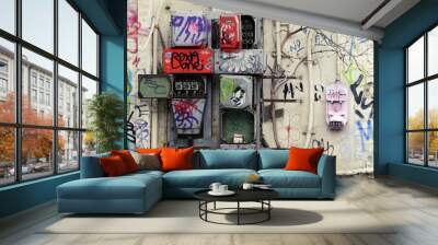 Alte Fassade mit Graffiti Wall mural