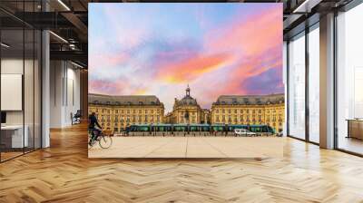 Deux cyclistes et le tramway qui passent devant la place de la bourse à Bordeaux en Gironde, Nouvelle-Aquitaine, France	 Wall mural