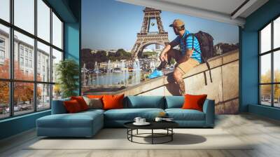 tourist man in summer clothing over elfel tower. Wall mural