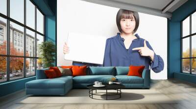 小さいスケッチブックを持っている若い女性 Wall mural