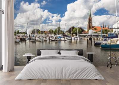 Panorama von der Marina im Hafen von Schleswig
und dem Dom im Hintergrund Wall mural