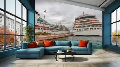 Passengers traveling to the boarding of large cruise ships Wall mural