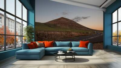 Paesaggio desertico di sabbia vulcanica nel Parco Nazionale di Timanfaya in Lanzarote - Canarie
 Wall mural