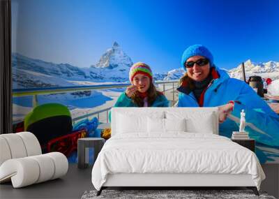 Winter, ski - skiers enjoying break for lunch Wall mural