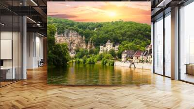 La Roque Gageac vue depuis la Dordogne. Dordogne. Nouvelle Aquitaine Wall mural