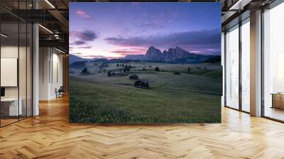 Sonnenaufgang auf der Seiser Alm in den Dolomiten in Südtirol. Wall mural