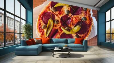 Pizza mit Peperoni, Salami und Oliven Wall mural