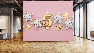 Number 5 gold candle and stars on a pastel pink background Wall mural