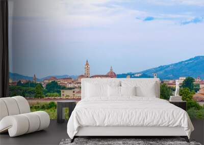 Panorama di Pistoia, Toscana, Italia, dalla campagna vicina con vista sulla città medievale e sulle colline circostanti Wall mural