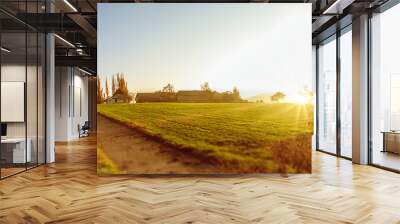 Farm bei Sonnenuntergang Wall mural