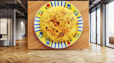 Tortilla de patatas con cebolla recién hecha Wall mural