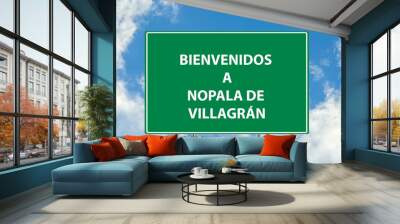 Siguiente salida Bienvenidos a nopala de villagran una señal verde sobre fondo de cielo azul. Colección de señales de tráfico conceptuales Wall mural