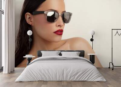 red lips and sunglasses Wall mural