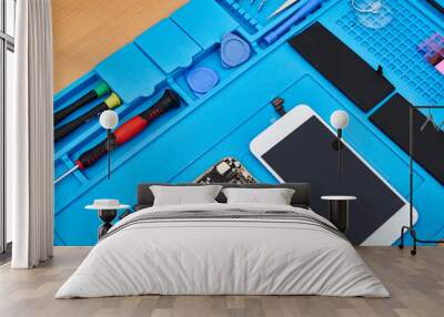 defekt smartphone with repair tool   Wall mural