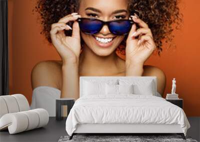 Beautiful black woman smiling and wear sunglasses Wall mural