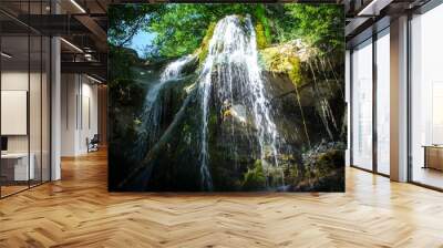 Cascata sulle rocce, Carpegna, Italia Wall mural