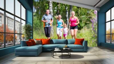 Familie beim Sport Jogging durch Feld  Wall mural