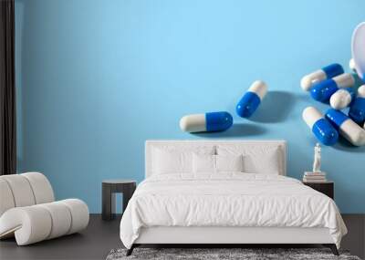 Banner con bote de pastillas de colores con fondo azul. Wall mural