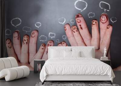 Comunicazione social sulle dita delle mani Wall mural