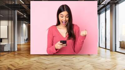 Young caucasian woman over isolated background surprised and sending a message Wall mural