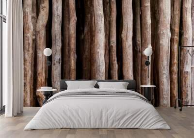 Dekorative Wand aus Baumstämmen. Hintergrundbild, Deco wall with tree trunks. backgrund picture Wall mural