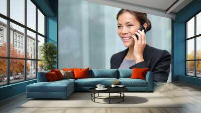 businesswoman talking on smartphone Wall mural