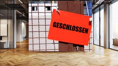 Schild GESCHLOSSEN am Werkstor Wall mural